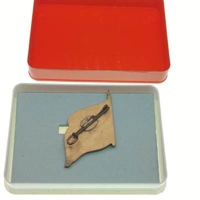 0元起拍勋章 第295期 咸鱼国勋章拍卖专场 9月17日（周三）下午6：00开始 东德马列恩珐琅章带盒