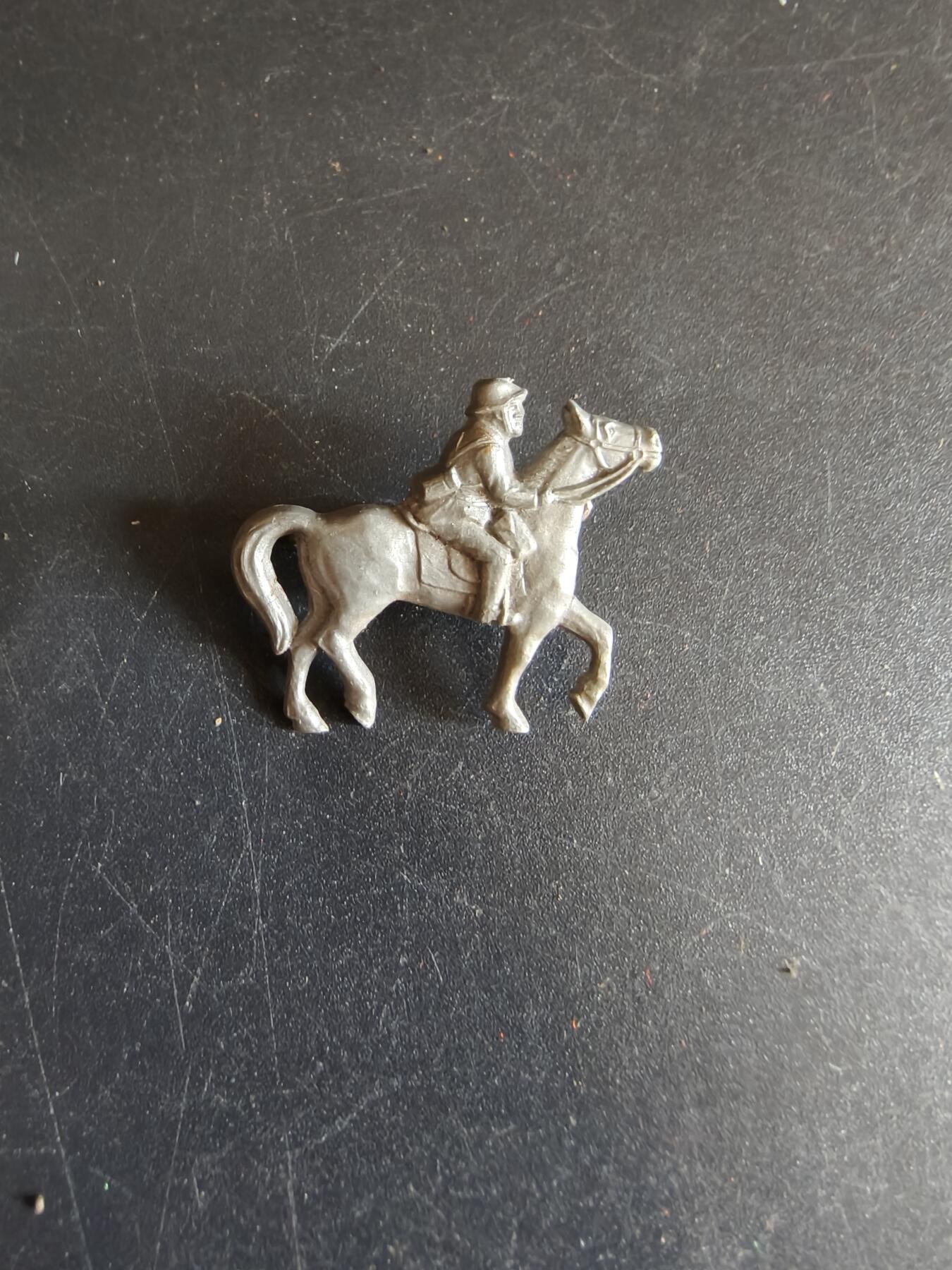 老王徽章第149期 德三WHW冬季救济工厂骑兵部队证章