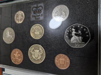 长老汇蛇年精选第四十七场拍卖 - 1986英国精制套币8枚，含造币厂章1枚，盒证全