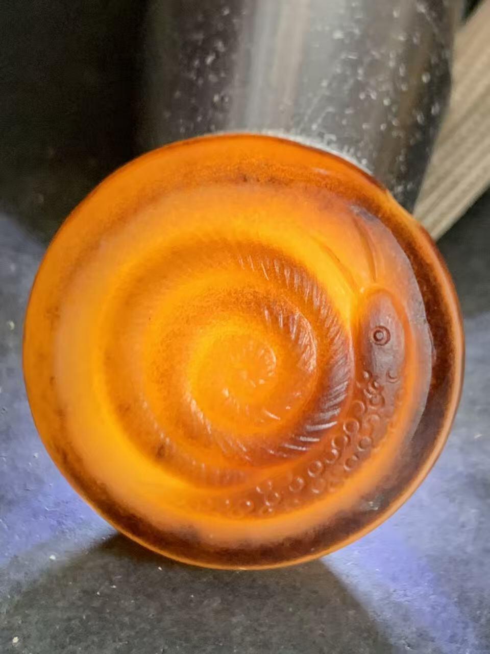 精品药师玛瑙手工雕刻蜗牛板珠（背云）一颗。寓意:扭转乾坤