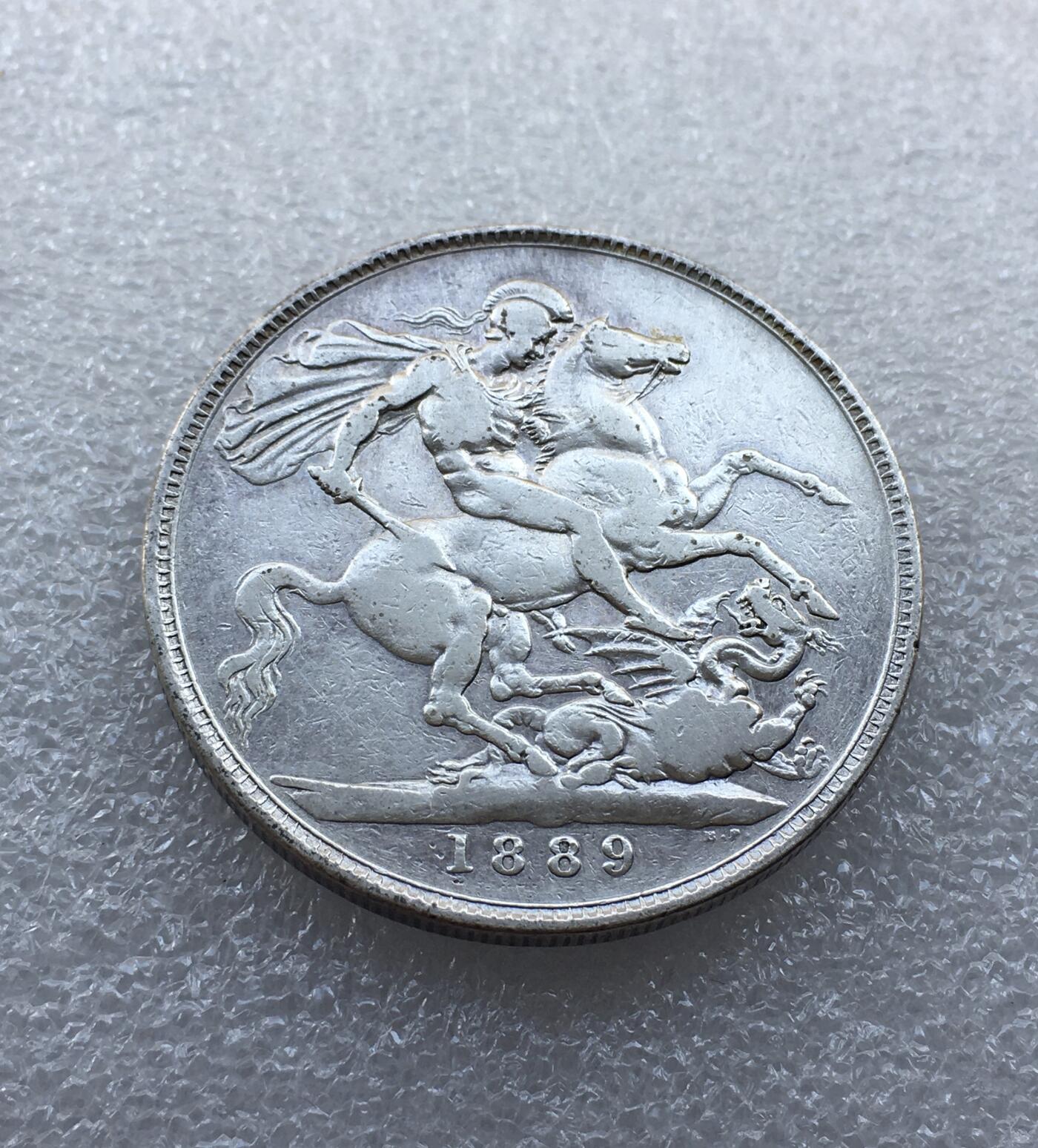 世界钱币专场拍卖 1889年英国维多利亚女王高冠马剑一克朗银币