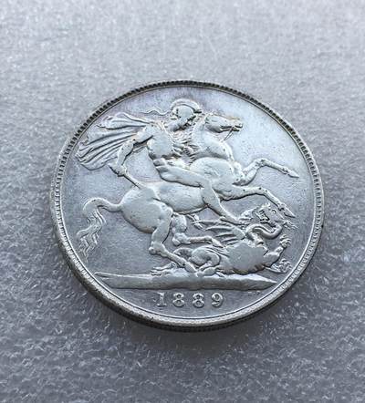 世界钱币专场拍卖 - 1889年英国维多利亚女王高冠马剑一克朗银币