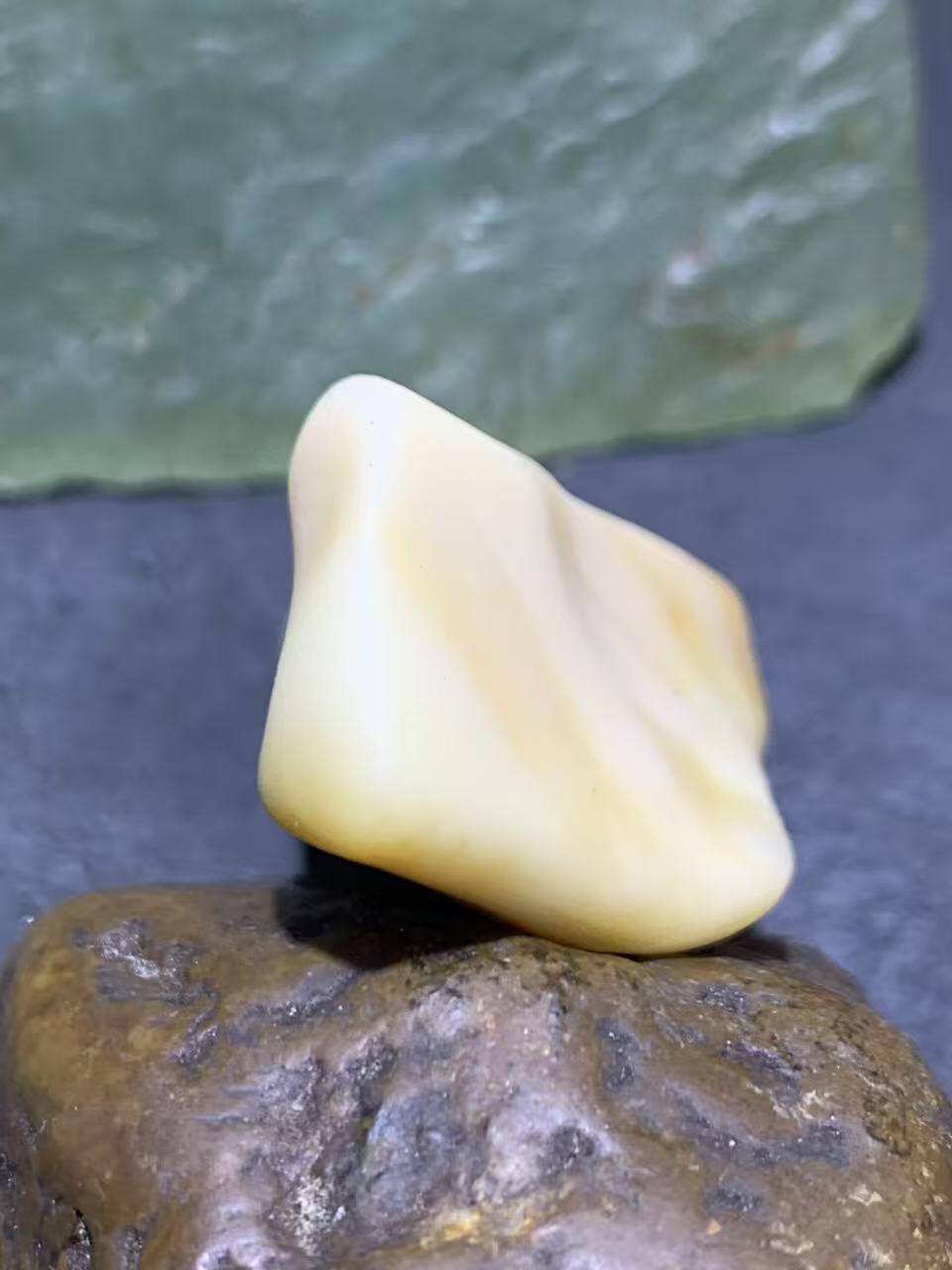 放福利！精美天然地表极细料奶酪配色金丝玉籽料原石一块