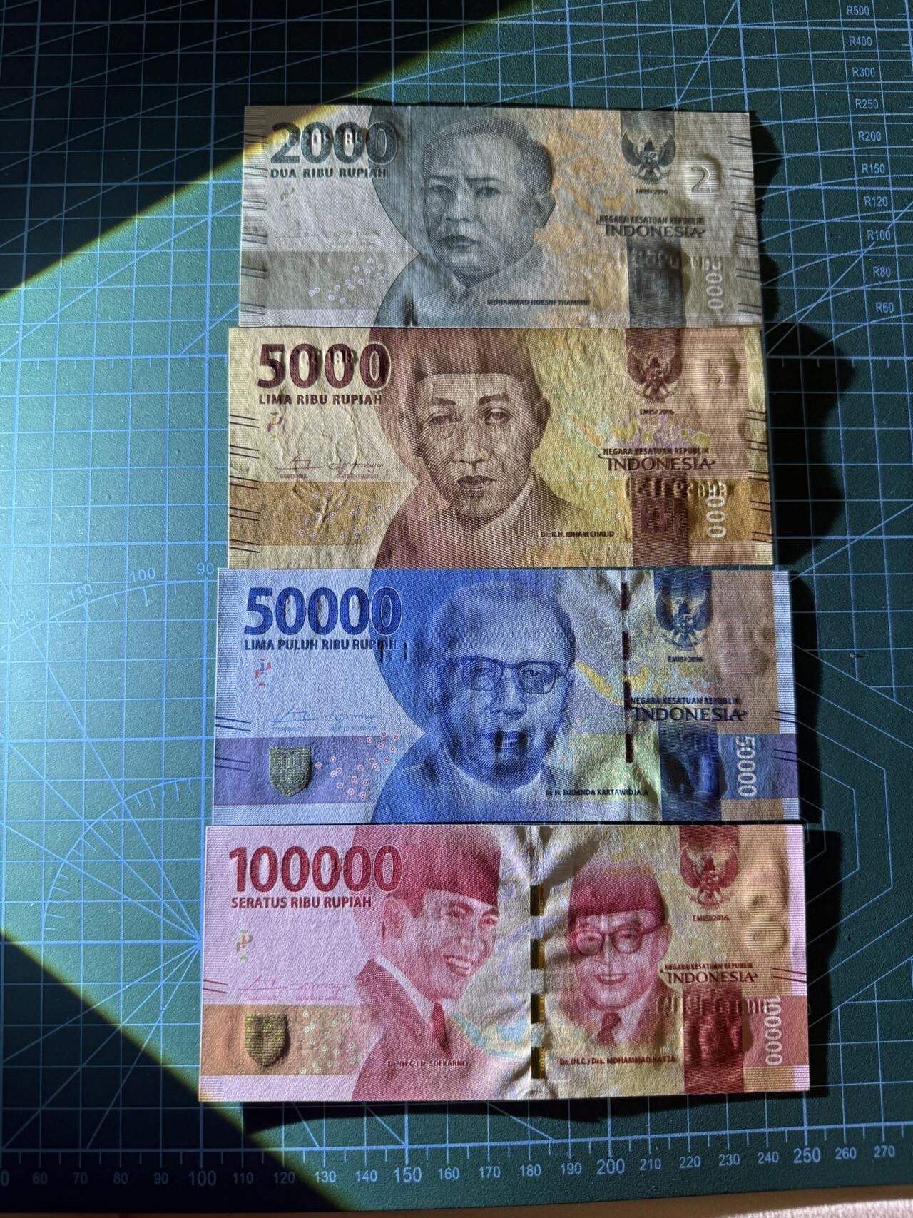 【炜奕收藏】，第四十四期 印尼2000-100000卢比，UNC品相，包含3张AAA首发冠