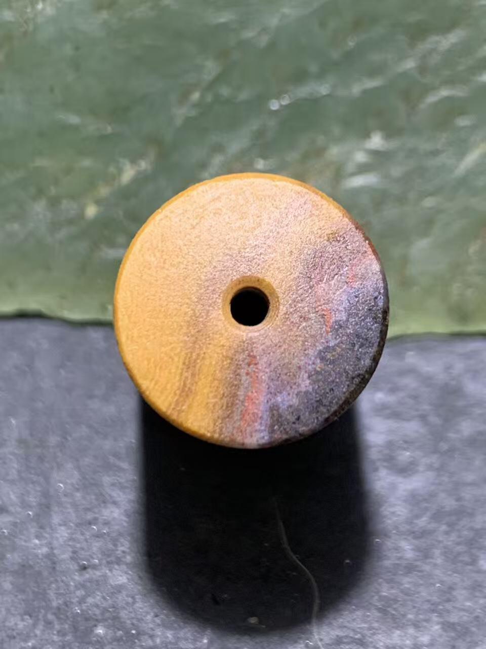 精美亚光原皮战国红玛瑙直桶，桶珠一个，