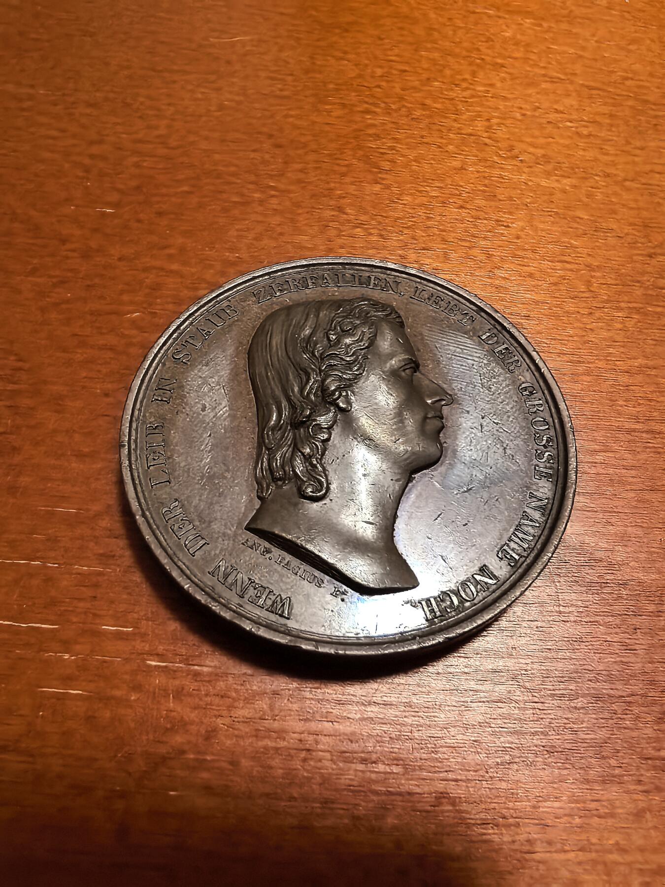 长老汇蛇年精选第四十六场拍卖 1847德国席勒超高浮雕铜章，38.6克，42.5MM，背面是其在魏玛的故居，女雕刻师Angelica Facius