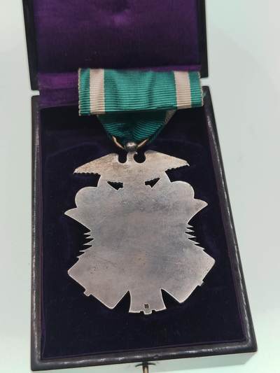 0元起拍勋章 第295期 咸鱼国勋章拍卖专场 9月17日（周三）下午6：00开始 七级金鸱章银制带盒略 稀有m标 章无挂钩