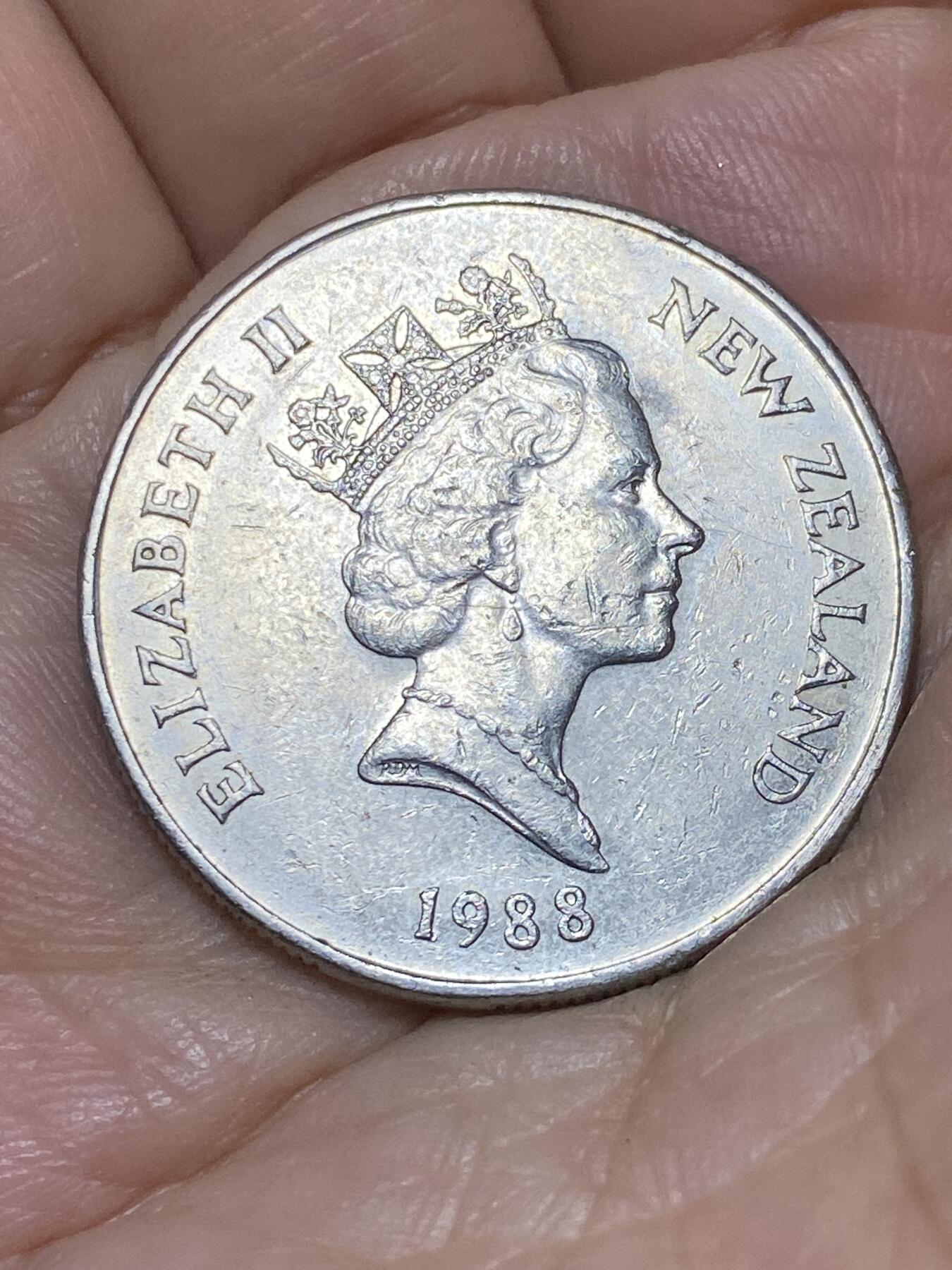 2025年第九十一场(总第一百一十七场）外国好品散币(免佣金) 好品–新西兰🇳🇿1988年50分(伊丽莎白二世中年高冠)