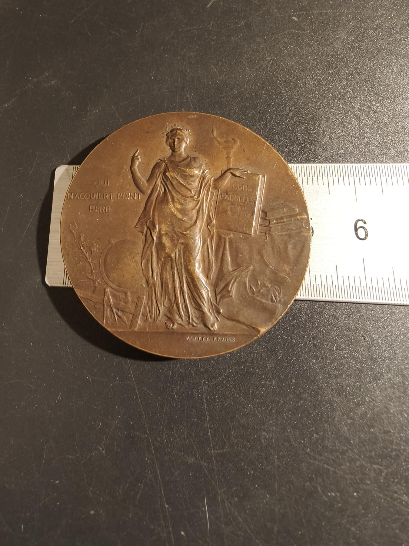 老王徽章第149期 法国1893年公共教育协会大铜章    大师作品    直径50mm   重量65g