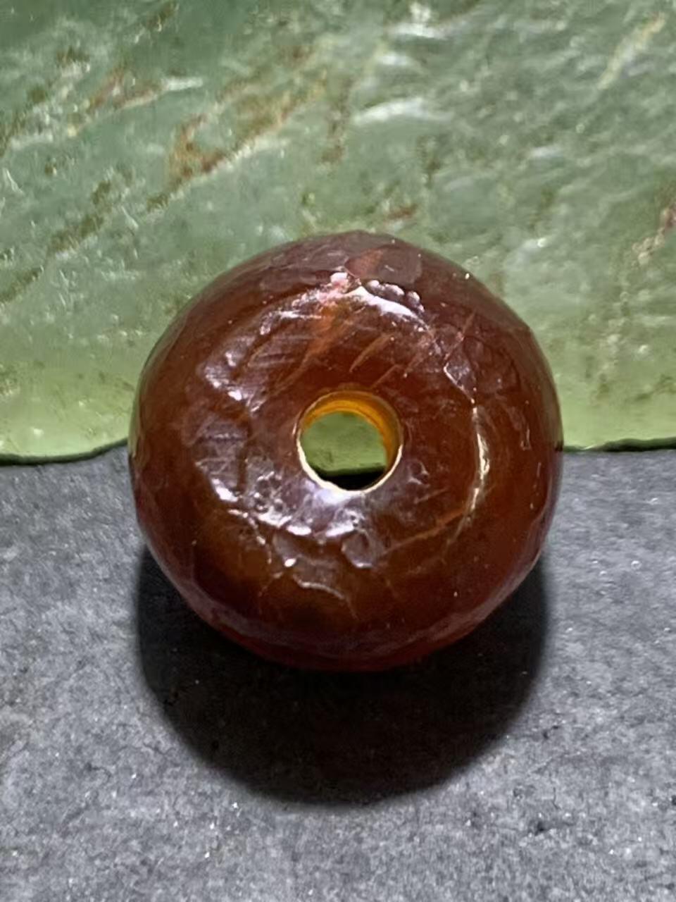精美高玉化风化纹缠丝玛瑙老形桶珠一颗。