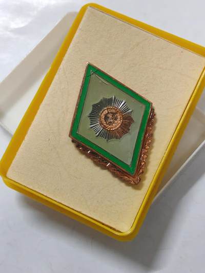 韵星假日拍卖第二十四期 -- Rimey Holidays Auction 24 - 民主德国内务部警察学院毕业生校徽 少见转轮 带原盒 