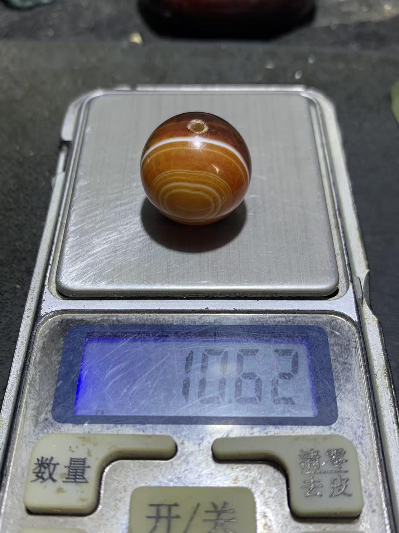 精美双天眼高玉化缠丝玛瑙2.0圆珠一颗。