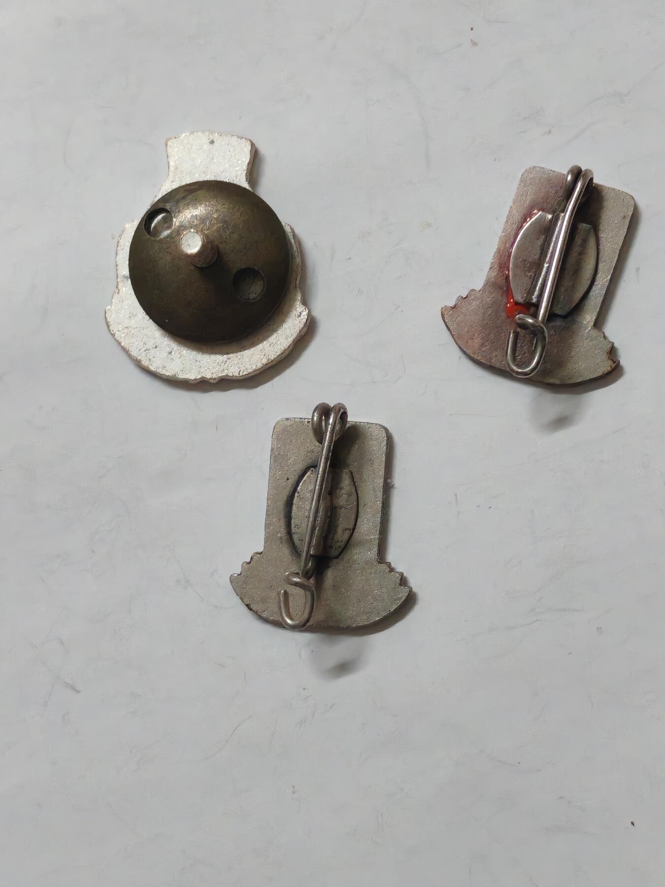 韵星假日拍卖第二十四期 -- Rimey Holidays Auction 24 民主德国徽章一组 极早期交通服务20年证章 工会25年荣誉成员 少见