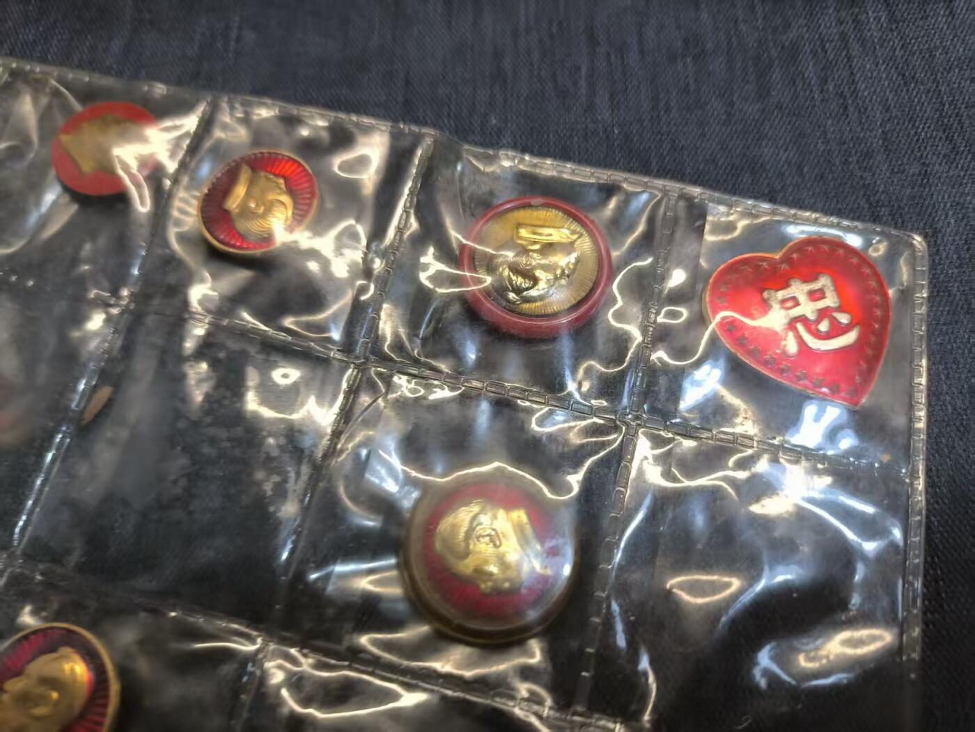 罗岚⭐爱藏⭐精品国庆前瞻专拍-分享拍场赚佣金 十年时期 各类主席像章一册