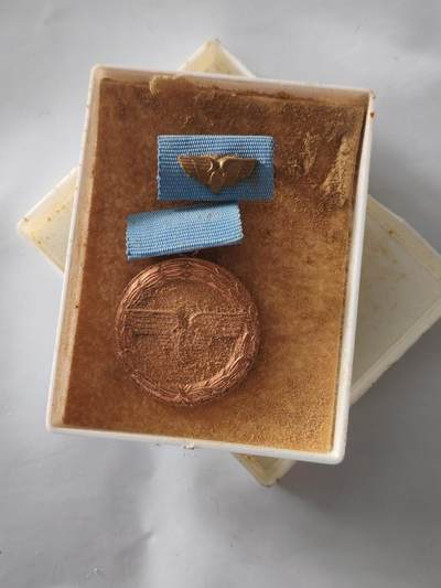 韵星假日拍卖第二十四期 -- Rimey Holidays Auction 24 - 民主德国铜级铁路忠诚服务奖章 带原盒略