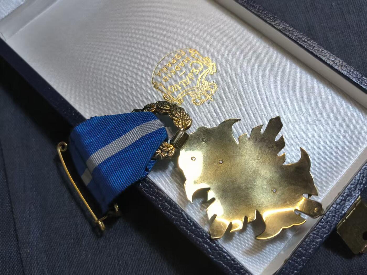 罗岚⭐爱藏⭐精品国庆前瞻专拍-分享拍场赚佣金 西班牙军官级民事功勋勋章带盒 银质珐琅 国内带这种定制盒的少见