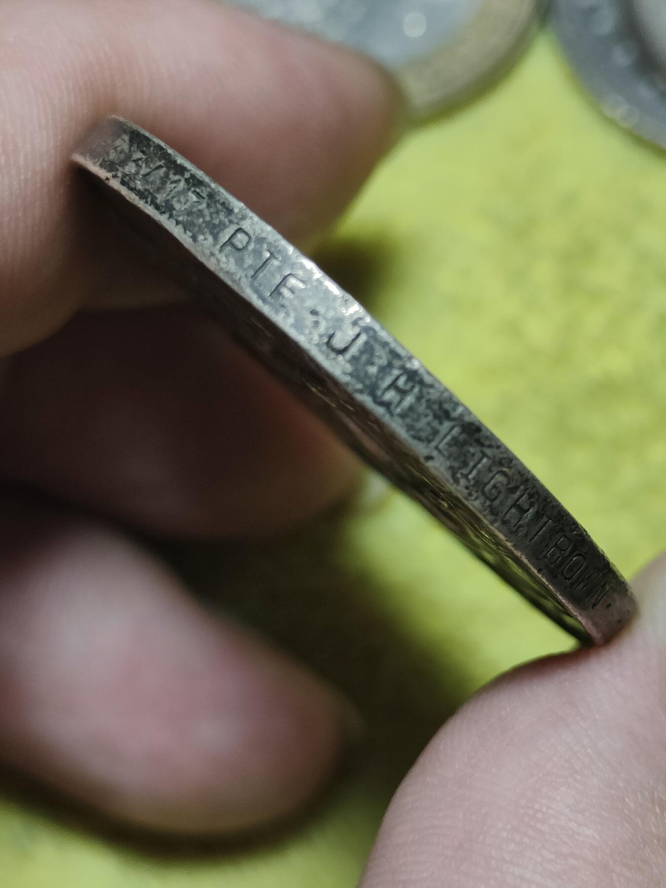 2025年第九十一场(总第一百一十七场）外国好品散币(免佣金) 稀见品–大尺寸英国🇬🇧1919年银制纪念章(挂件及授带已拆除，直径36mm–磨损减重后克重29.22g–925高银，第一次世界大战胜利纪念章，章编号33417，授予一战时期英国特别预备队–第四皇家兰开夏郡民兵军官–J. H. Lightbown)