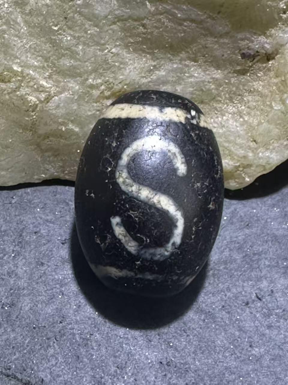 仅此一颗，藏传金钱钩随形天珠一颗，