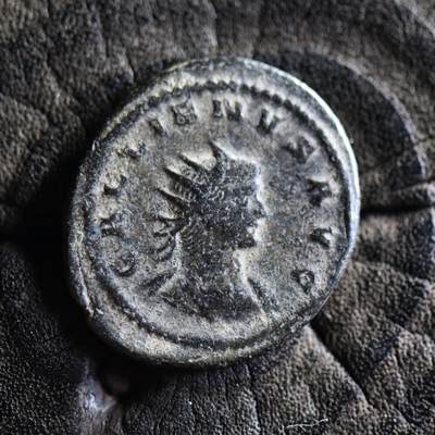 【良泉】【国庆精品场】10月2日晚19.30点开拍！ 222组，西方古代钱币、印章专场 - 公元253-268年【古罗马】加里恩努斯，安条克造币厂打制，背皇帝手持长矛和球，铭文VIRTVS AVG（英勇的奥古斯都）安敦尼洗银币，3.12克