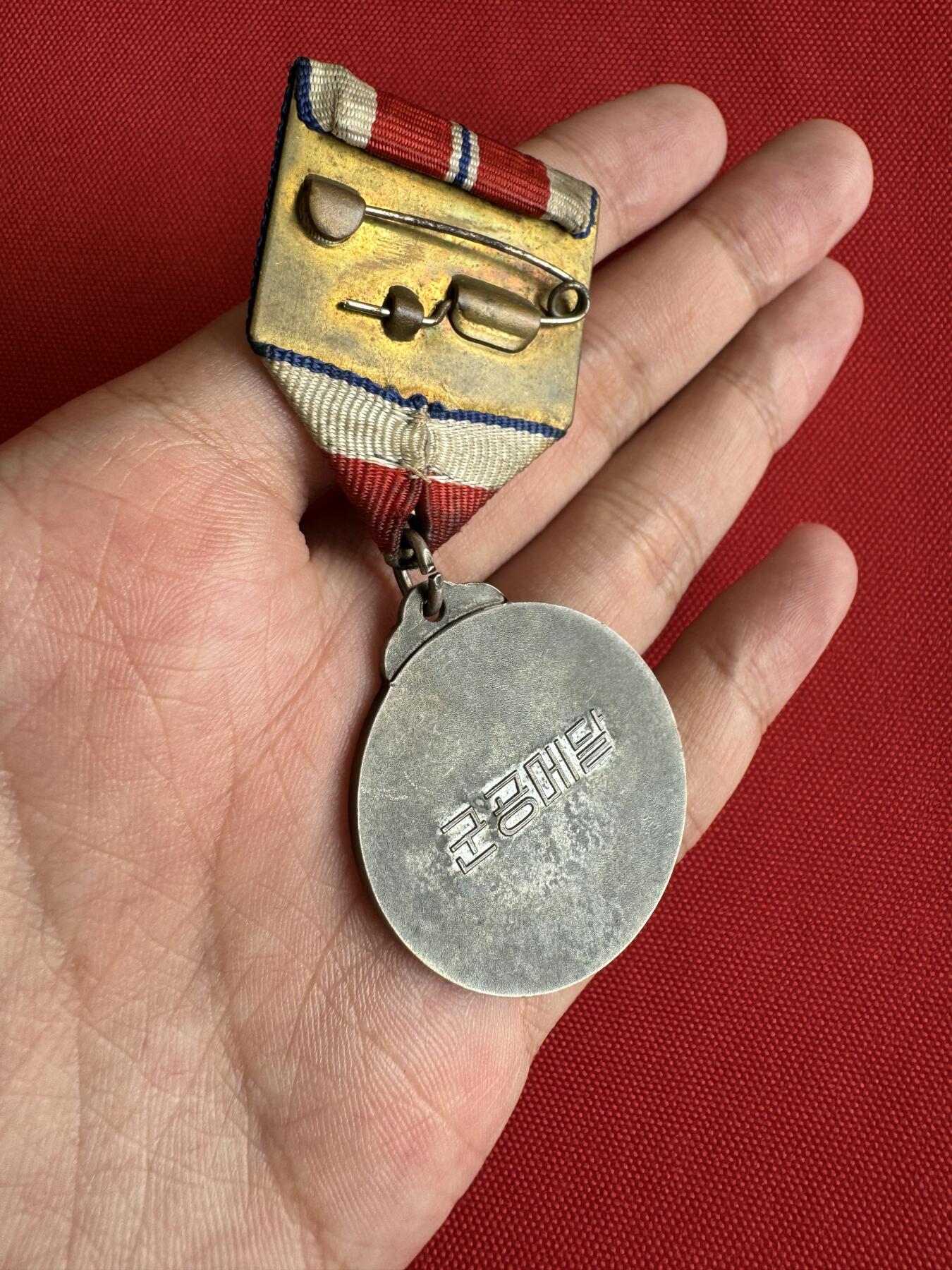 五哥徽章群   17号周三晚上八点4群联拍 奖章