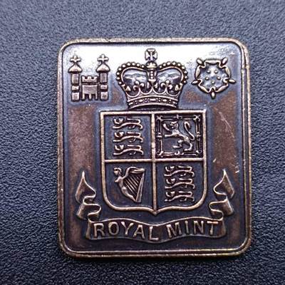 【淘币小摊】实时拍第七百四十五拍  散币场  满百包邮可预留二周 每周一统一发货   - 英国1981年精制套币造币厂铜章