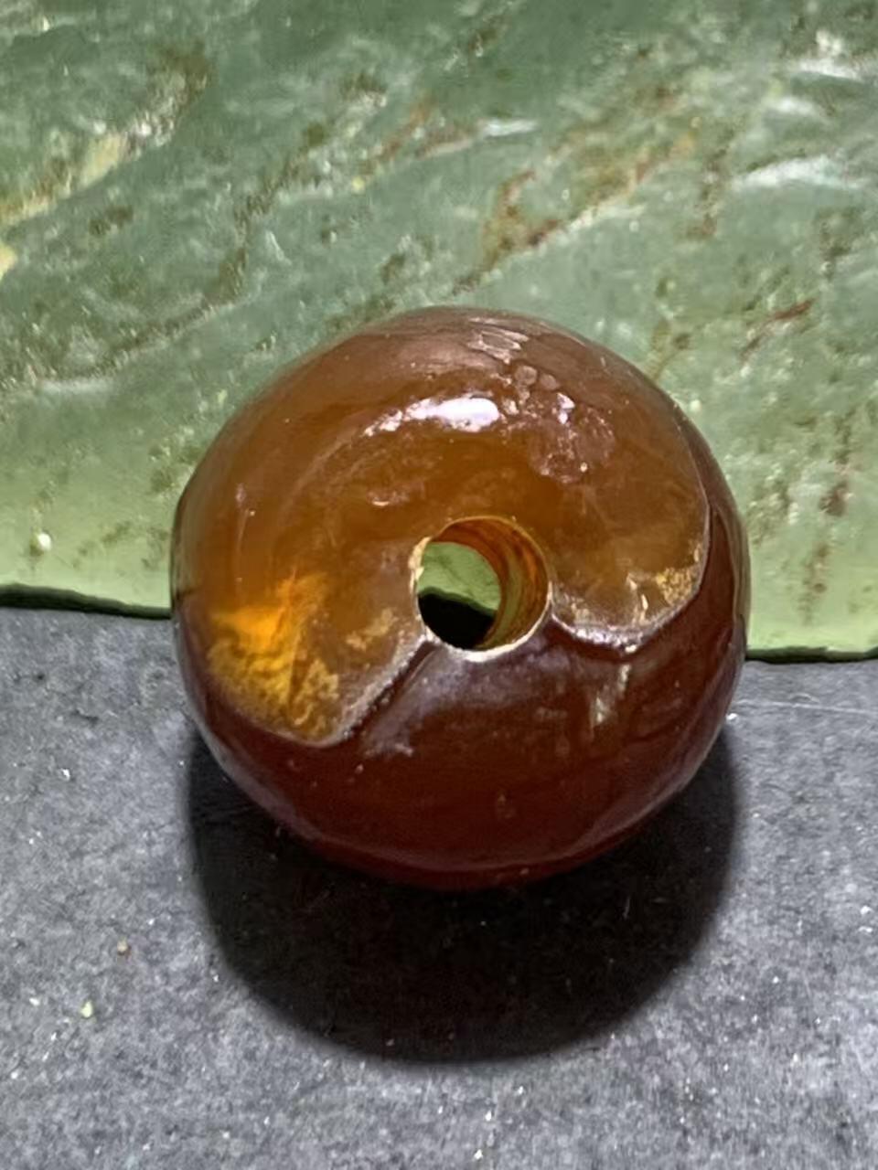 精美高玉化风化纹缠丝玛瑙老形桶珠一颗。