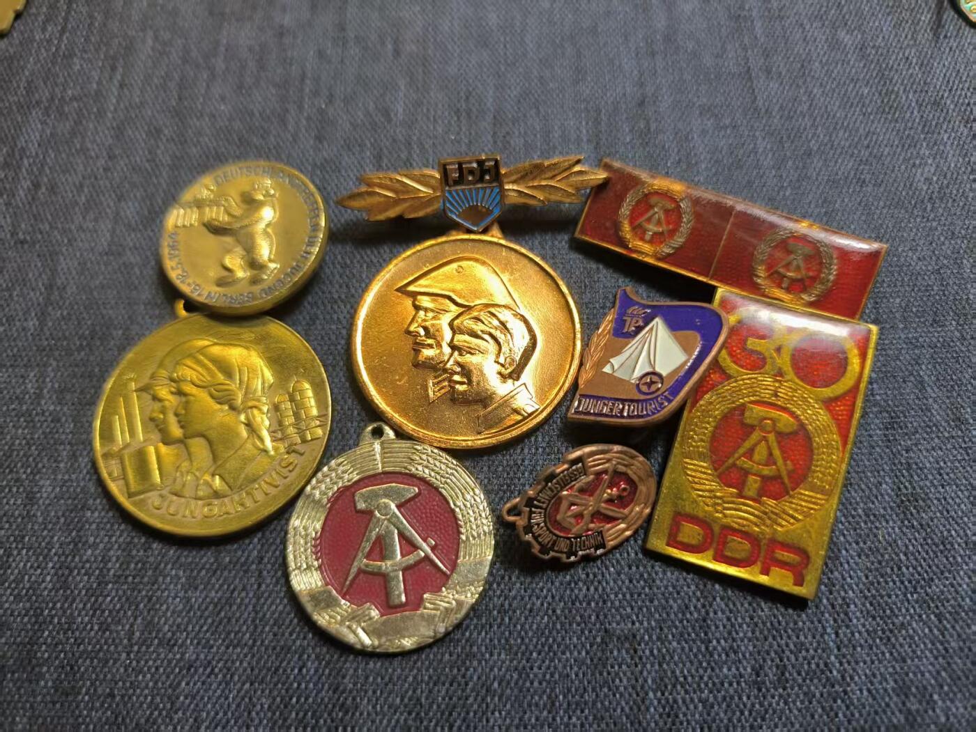 罗岚⭐爱藏⭐精品国庆前瞻专拍-分享拍场赚佣金 民主德国勋赏一组-为祖国军事服务 工业建设青年模范