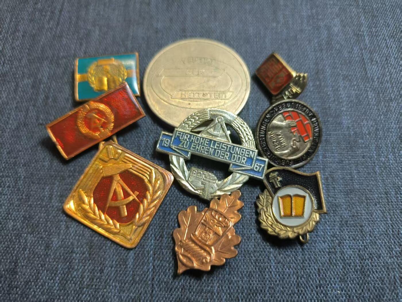 罗岚⭐爱藏⭐精品国庆前瞻专拍-分享拍场赚佣金 民主德国勋赏一组-社会活动家 纪念章 青年联盟奖章