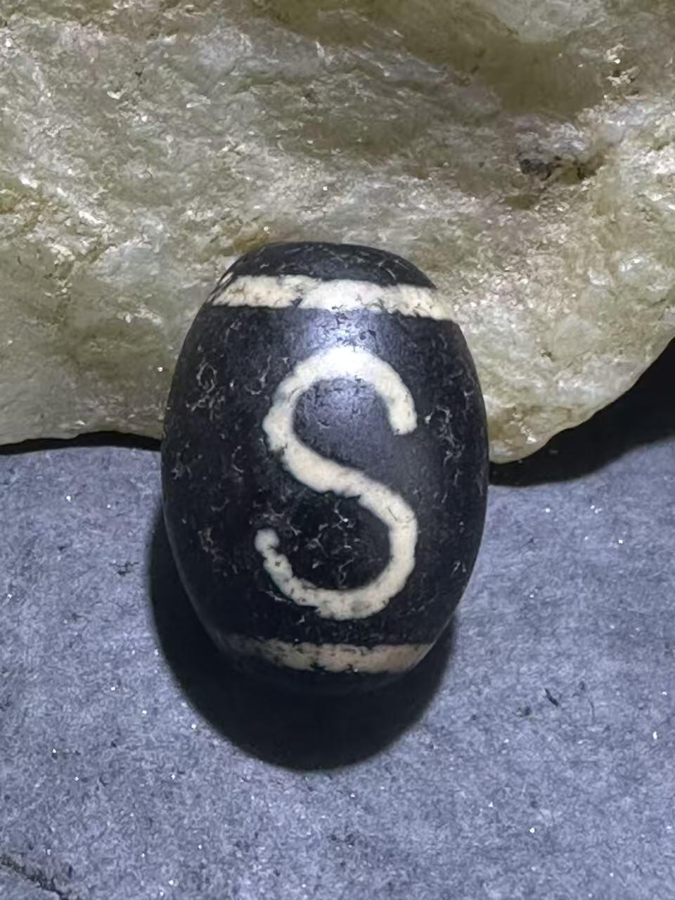 仅此一颗，藏传金钱钩随形天珠一颗，