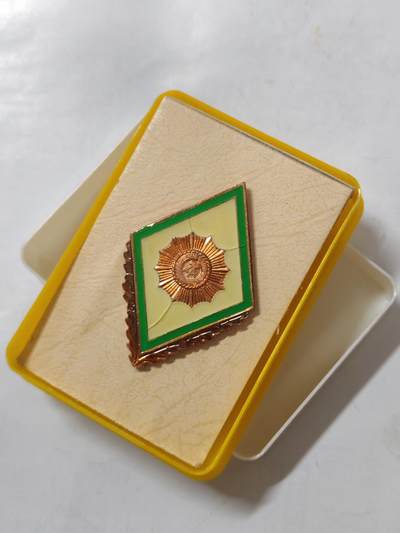韵星假日拍卖第二十四期 -- Rimey Holidays Auction 24 - 民主德国内务部警察学院毕业生校徽 少见转轮 带原盒 