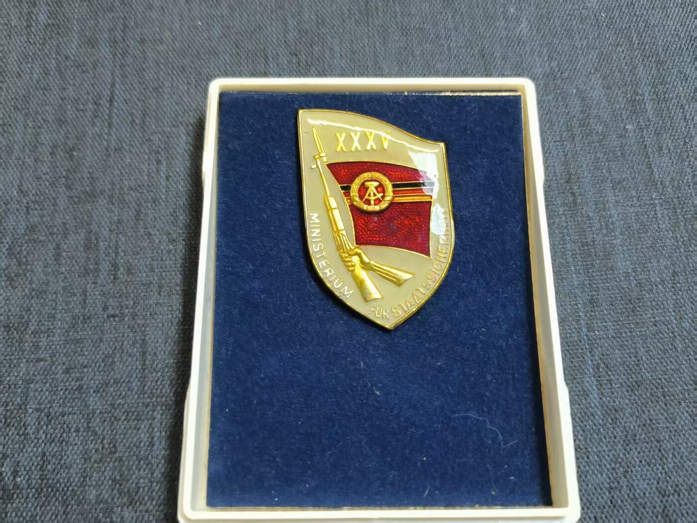 罗岚⭐爱藏⭐精品国庆前瞻专拍-分享拍场赚佣金 民主德国史塔西三十五周年奖章带盒