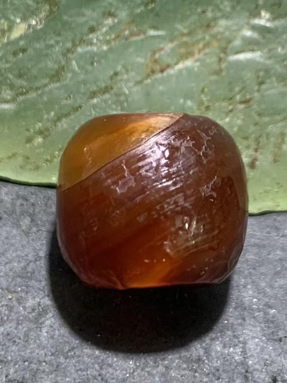 精美高玉化风化纹缠丝玛瑙老形桶珠一颗。
