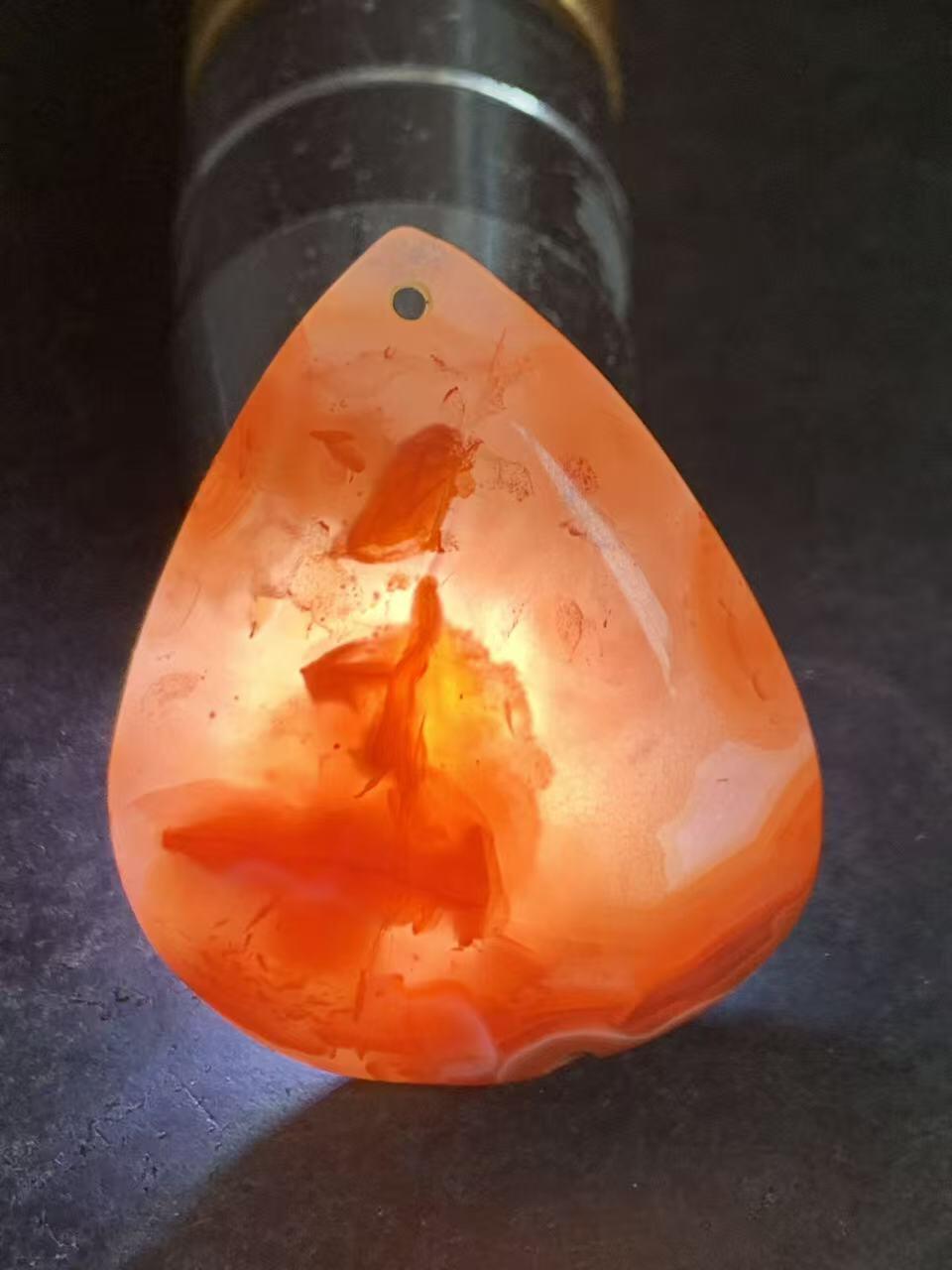 川料南红玛瑙冰飘柿子红通货吊坠一个，
