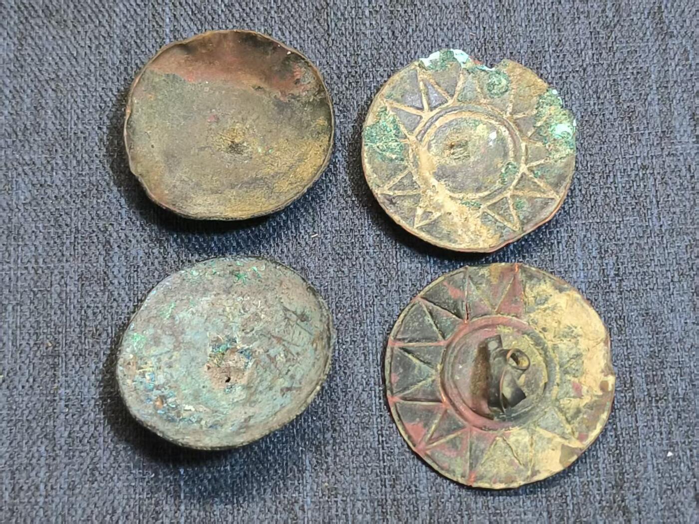 罗岚⭐爱藏⭐精品国庆前瞻专拍-分享拍场赚佣金 中华民国0国民革命军抗战时期 青天白日帽徽一组  铜质珐琅