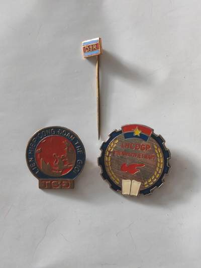 韵星假日拍卖第二十四期 -- Rimey Holidays Auction 24 - 越南社会主义共和国徽章、插针一组