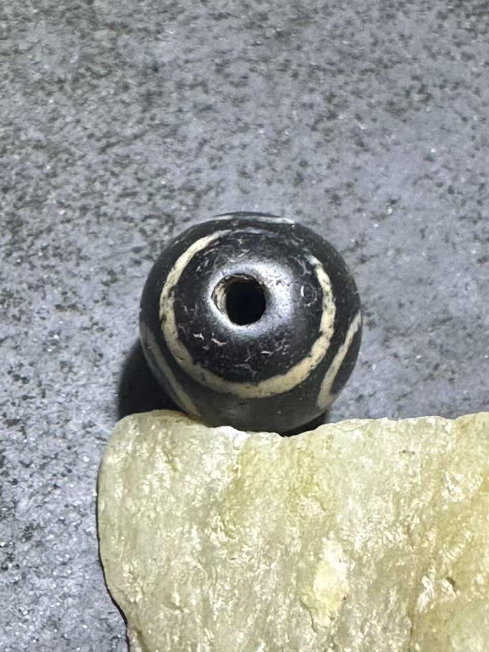 仅此一颗，藏传金钱钩随形天珠一颗，