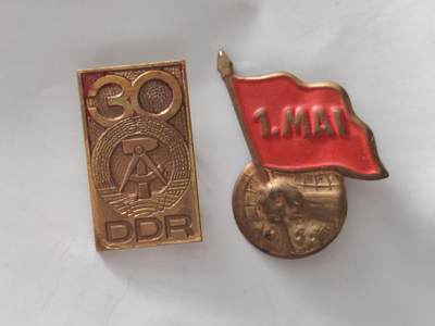 韵星假日拍卖第二十四期 -- Rimey Holidays Auction 24 - 民主德国成立30周年，1955劳动节庆祝徽章一组