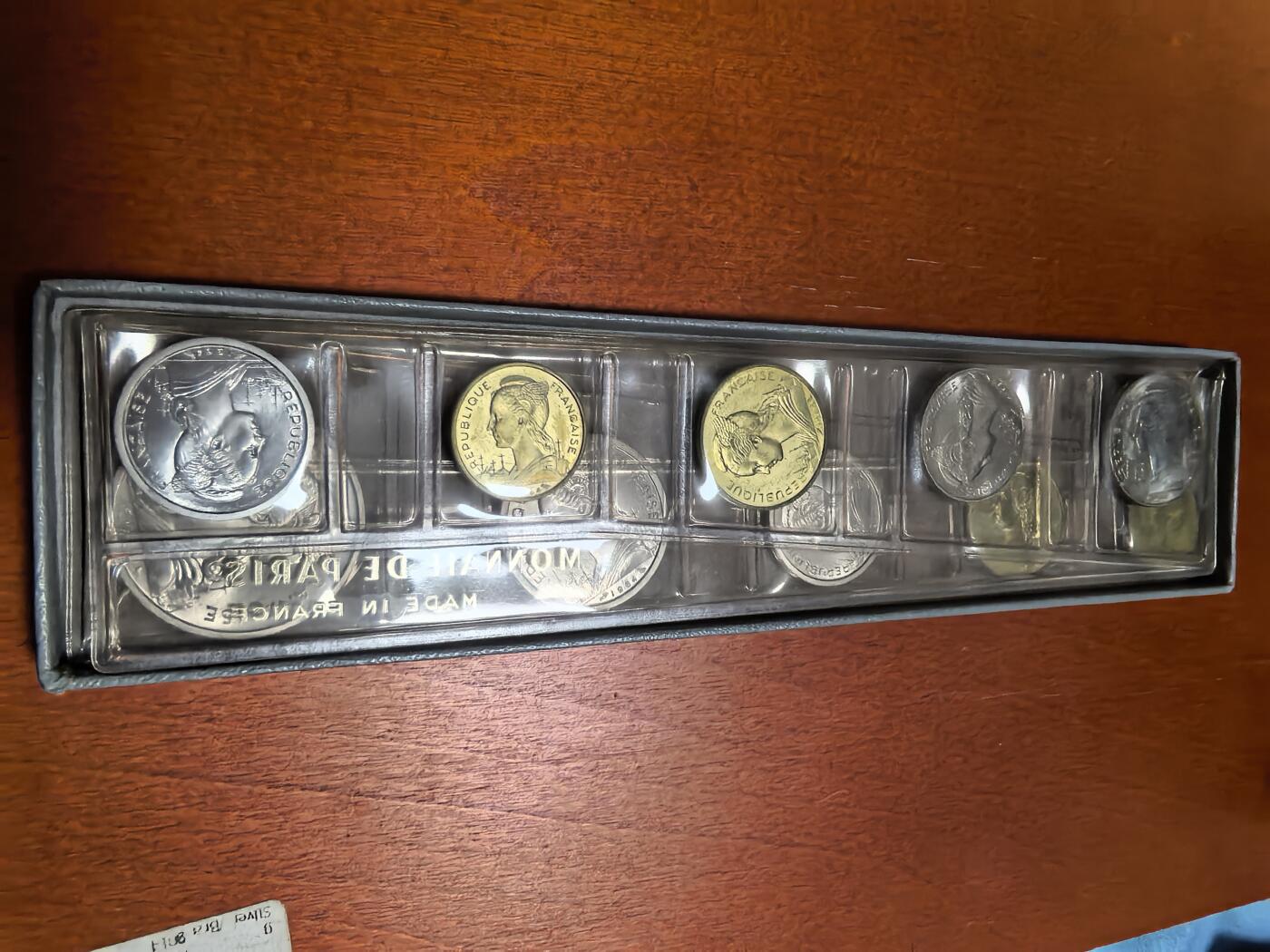 长老汇蛇年精选第四十七场拍卖 1964科摩罗和留尼旺5枚套FDC各一套，法国造币厂，原盒，量少精品