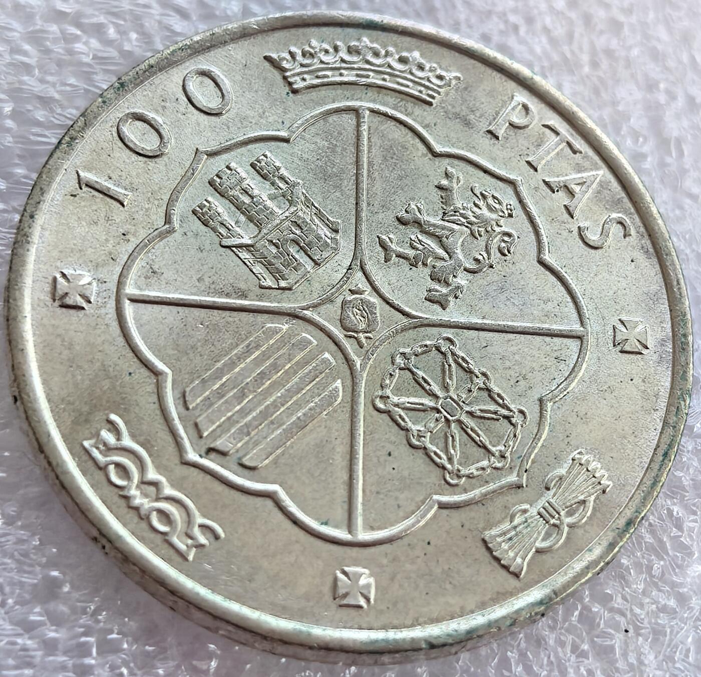 外国优质老铜币纪念币银币专场，周六晚上九点倒数截拍，满百包邮，周日发货,可寄存半年，喜欢朋友微信扫描二维码可直接参拍
