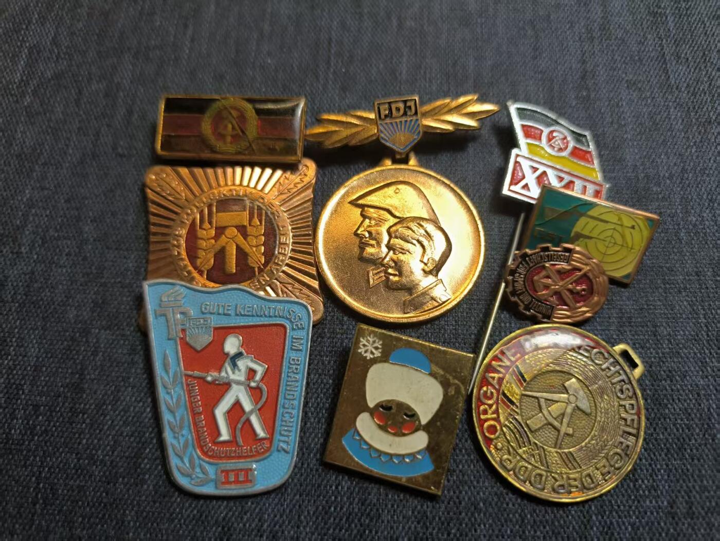 罗岚⭐爱藏⭐精品国庆前瞻专拍-分享拍场赚佣金 民主德国勋赏一组-为祖国军事服务 消防技能