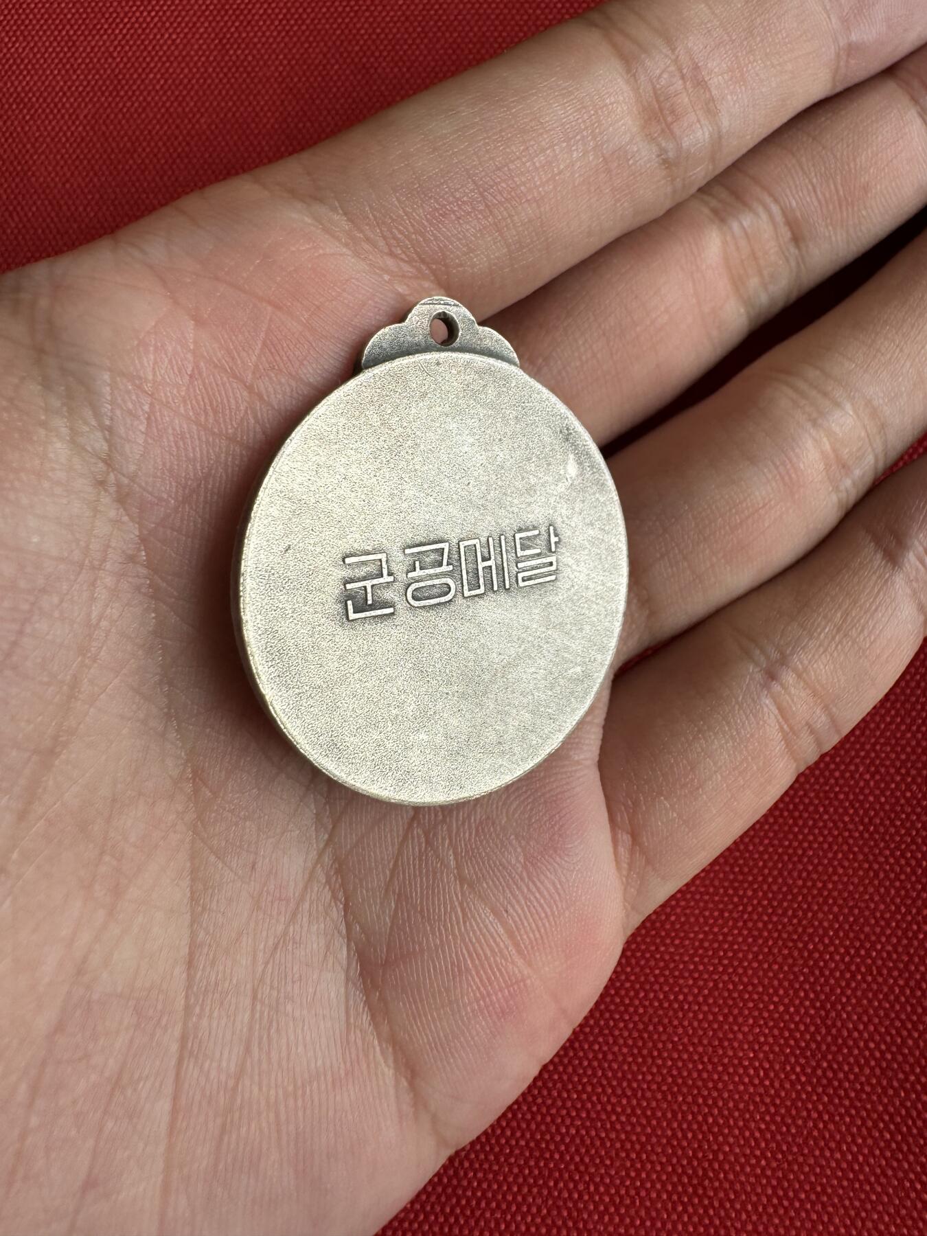 五哥徽章群   17号周三晚上八点4群联拍 奖章