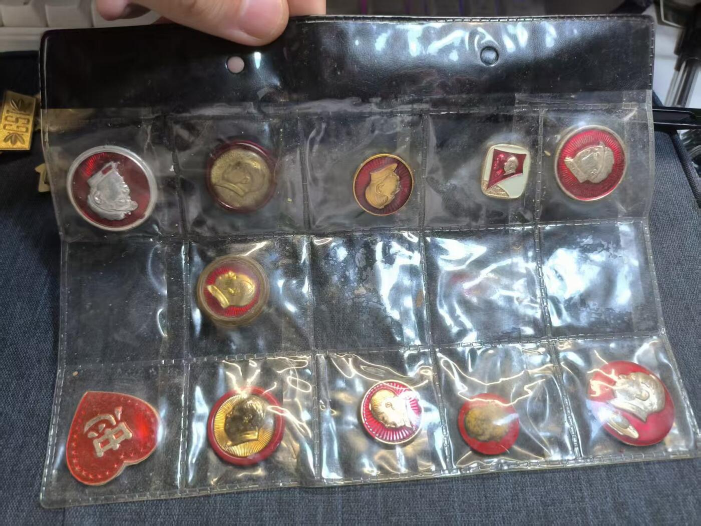 罗岚⭐爱藏⭐精品国庆前瞻专拍-分享拍场赚佣金 十年时期 各类主席像章一册