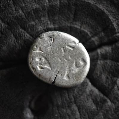 【良泉】第40期【直播场】10月16日晚19.30点开拍！225组（本场结束后外出旅游。之前预存钱币的朋友请告知，将连同本场拍品一起邮寄）  - 公元前3世纪【古印度】孔雀王朝【少见】圆形 1卡夏帕银币，3.02克