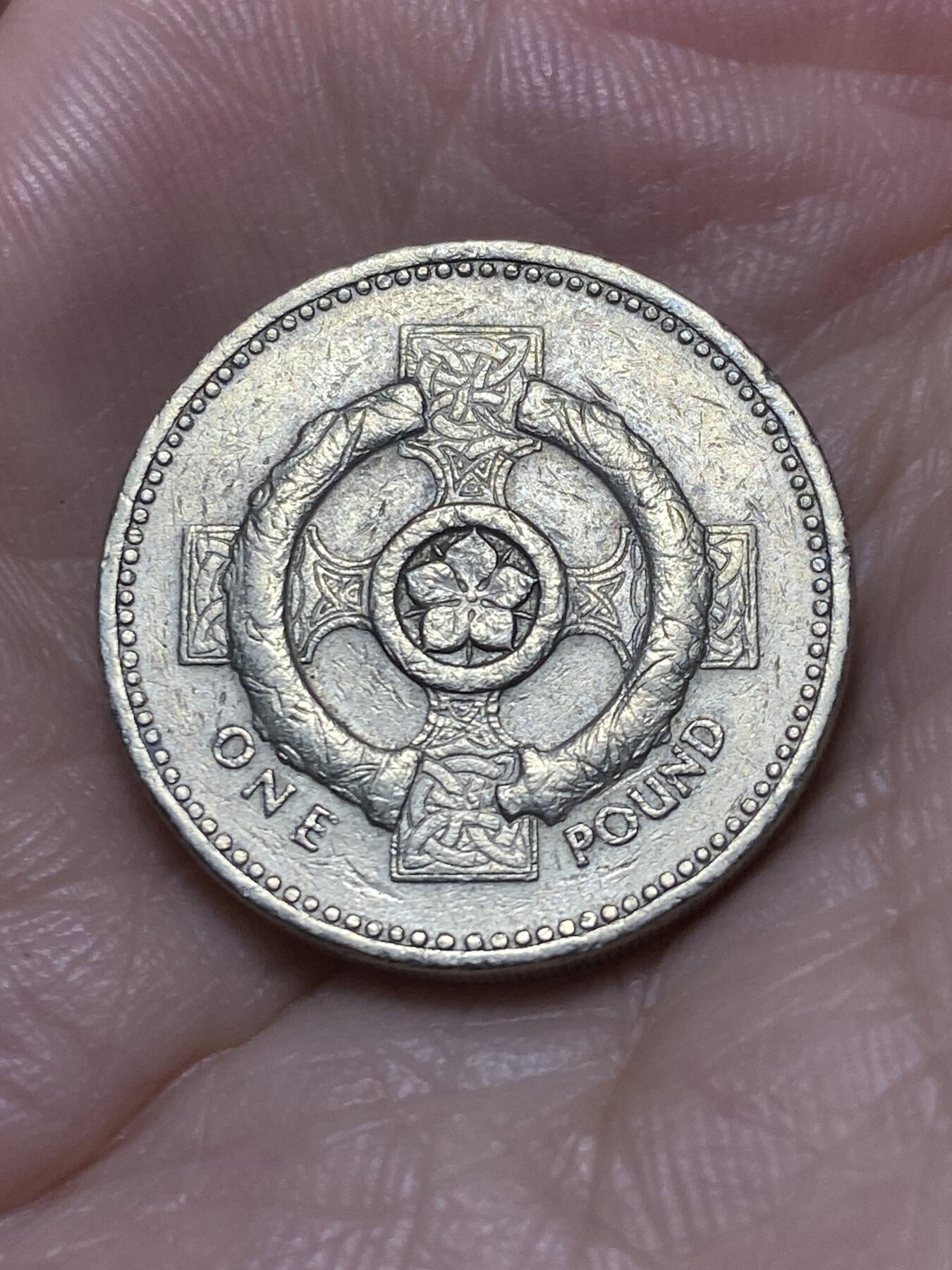 2025年第九十二场(总第一百一十八场）外国好品散币(免佣金) 英国🇬🇧1996年1英镑(伊丽莎白二世中年高冠，北爱尔兰凯尔特十字架图案)
