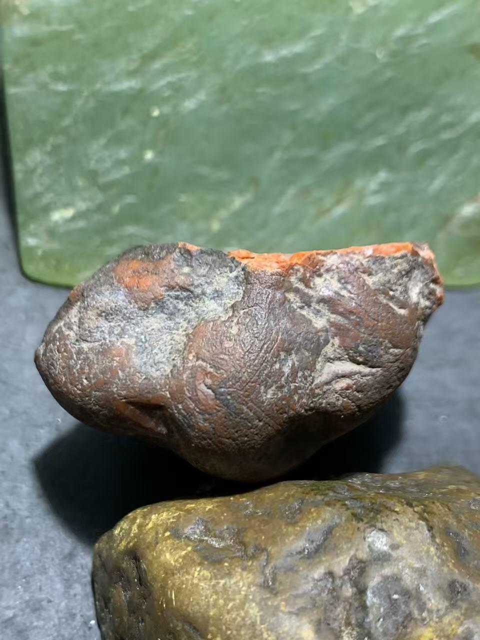 精美铁红皮冰飘心开窗料南红玛瑙原石一颗，