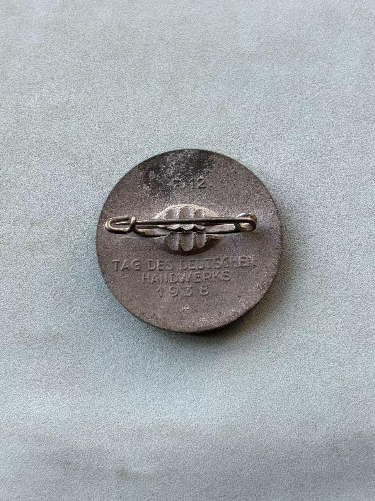 盛世勋华——号角文化勋章邮票专场拍卖第280期 德国（1939）1938年德国工艺品日纪念徽章 带厂标