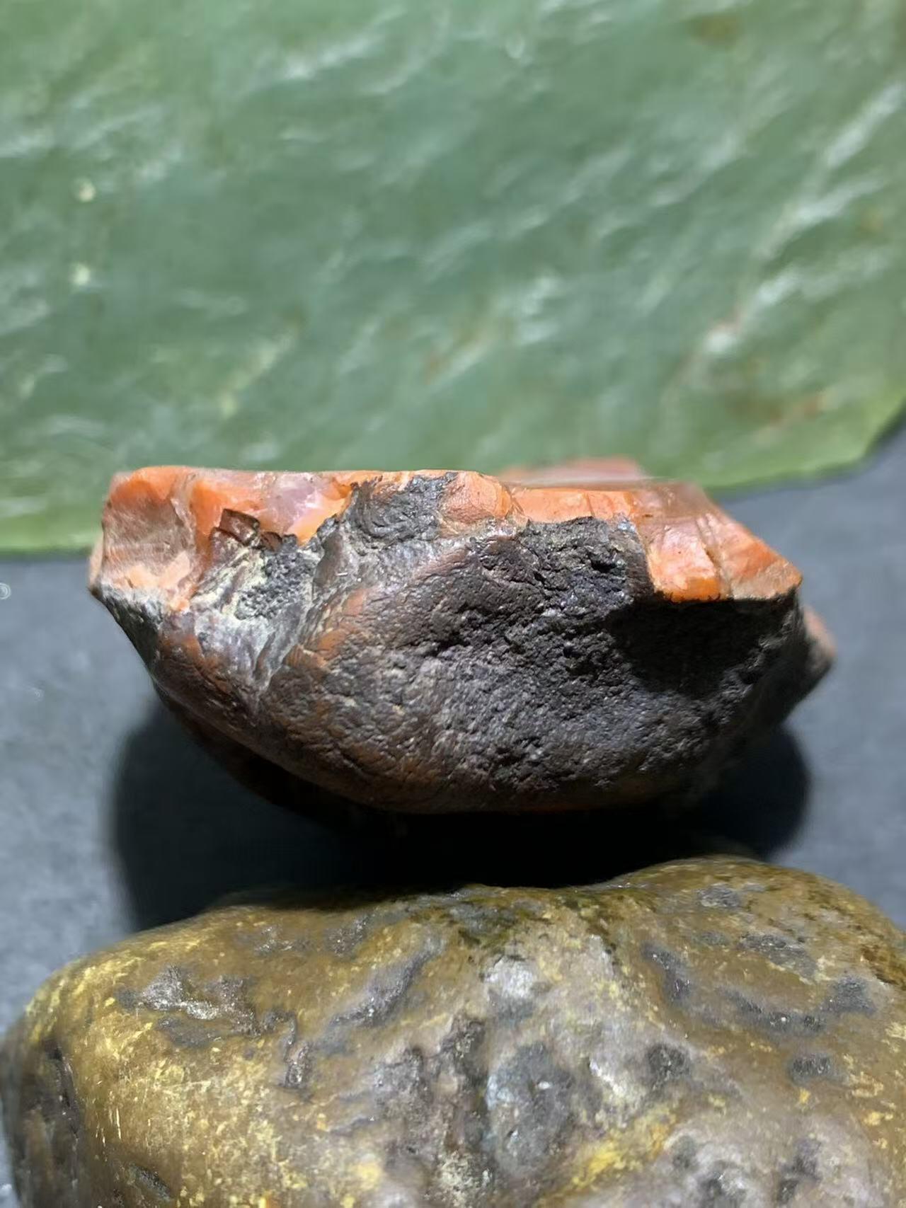精美铁红皮冰飘心开窗料南红玛瑙原石一颗，