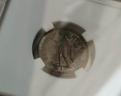 瓶子🏺第208期拍卖会  公元308-324年  古罗马帝国时代 李锡尼	 正皇帝桂冠头像  背护神格尼乌斯  1富利铜币