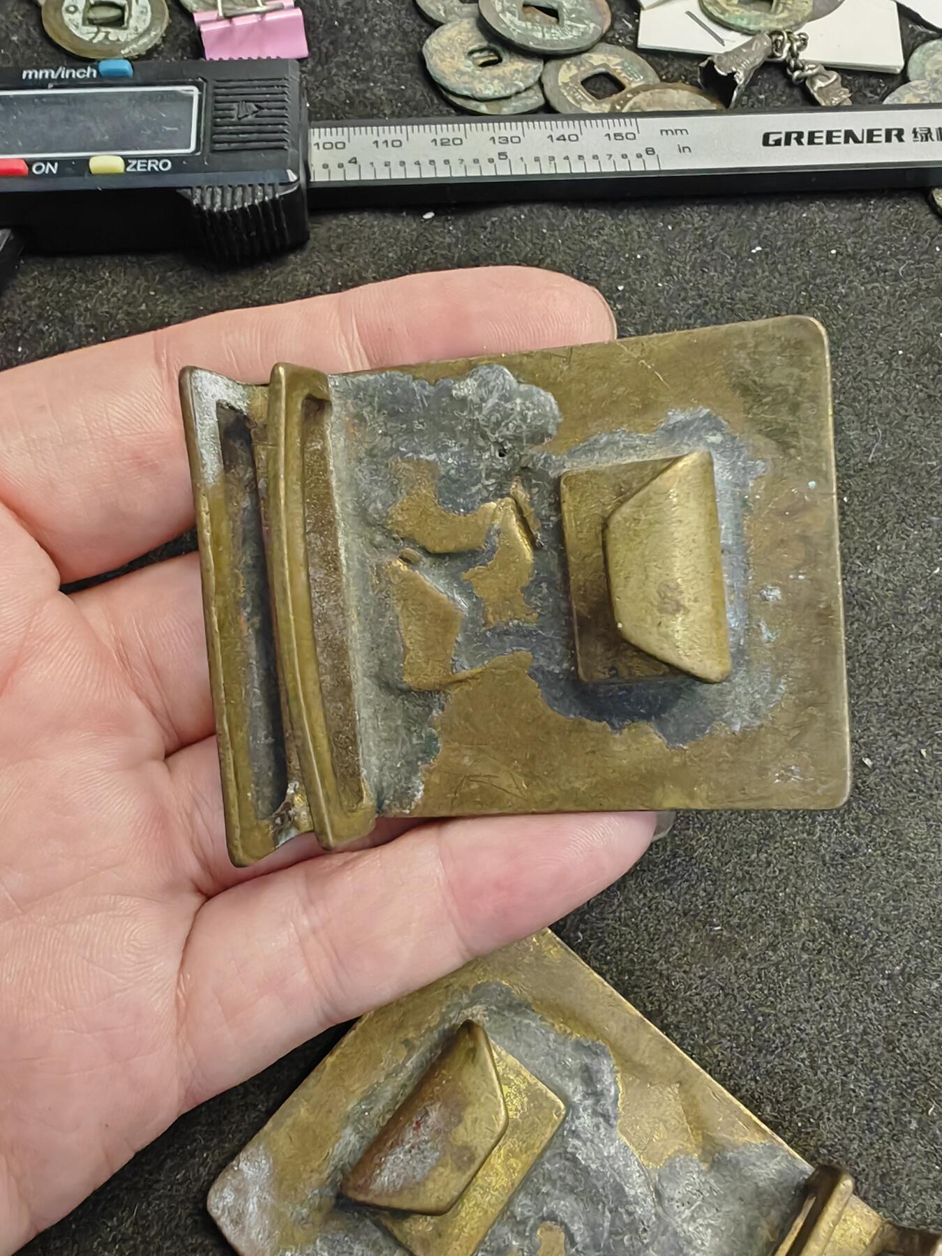 老铜皮带扣两个
