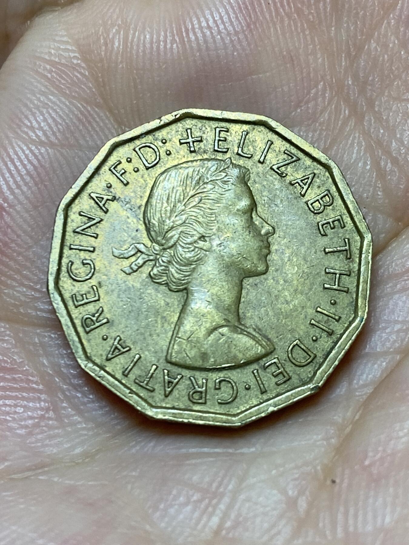 2025年第九十二场(总第一百一十八场）外国好品散币(免佣金) 英国🇬🇧1963年3便士(伊丽莎白二世青年桂冠，第二版)